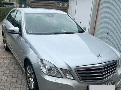 Gebraucht Mercedes E220 Avantgarde 170 PS (125 kW) 2011 Silber Limousine