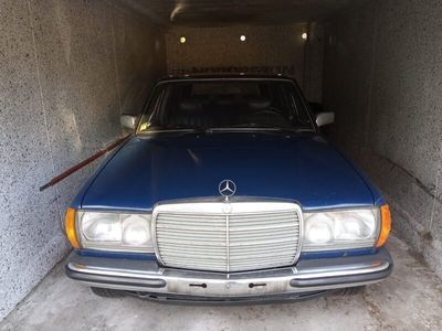 gebraucht Mercedes 230 W123, BJ 1983, Koi mit -Gutachten (Zulassug)