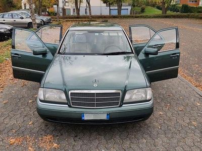 Grün Gebraucht 1993 Mercedes C180 Elegance Limousine | 5.500 €