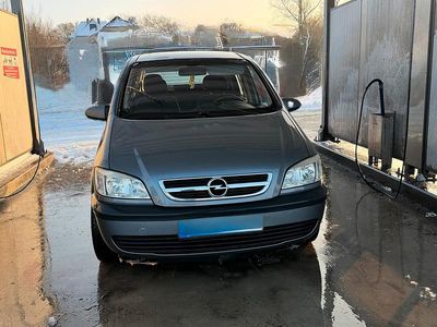 Grau Gebraucht 2004 Opel Zafira Van / Kleinbus | 3.000 € (Teuer)