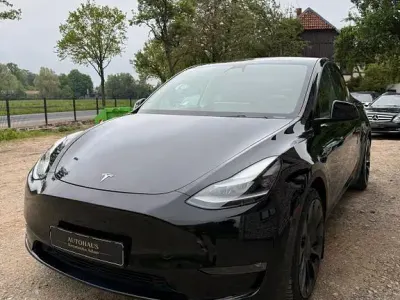 Käytetty Tesla Model Y Performance 392 kW (534 HP) 2024 Musta Katumaasturi