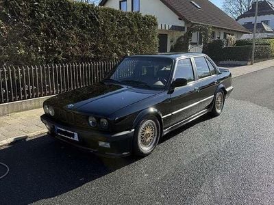 Second-hand BMW 325 170 CP (125 kW) 1987 Negru Berlinǎ