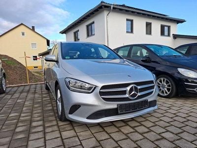 Usata Mercedes B180 136 CV (100 kW) 2021 Argento Monovolume
