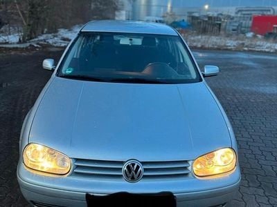 Grau Gebraucht 2003 VW Golf IV Kleinwagen | 1.000 € (Guter Preis)