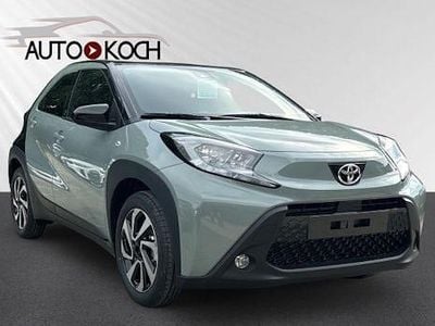 Neu Toyota Aygo X 72 PS (52 kW) 2025 Grün SUV