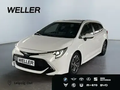 Begagnad Toyota Corolla Team 184 HK (135 kW) 2022 Vit Kombi