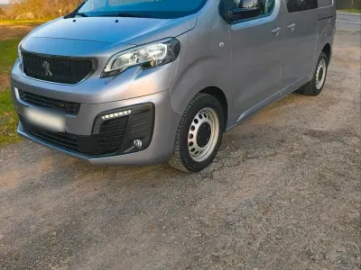 Gebraucht Peugeot Expert 176 PS (129 kW) 2023 Silber Van