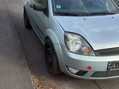 Gebraucht Ford Fiesta 60 PS (44 kW) 2003 Grün Kleinwagen