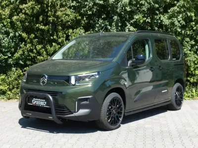 Neu Citroën Berlingo 131 PS (96 kW) 2026 Grün Van / Kleinbus
