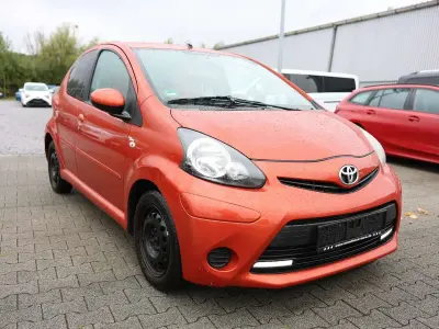 Gebraucht Toyota Aygo Connect Style 68 PS (50 kW) 2012 Inferno orange Kleinwagen