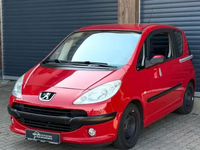 Gebraucht Peugeot 1007 Premium 88 PS (64 kW) 2006 Rot Van / Kleinbus