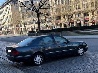 Mercedes E320