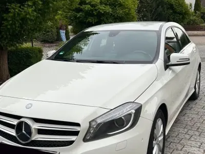 Gebraucht Mercedes A180 122 PS (89 kW) 2014 Weiß Kleinwagen