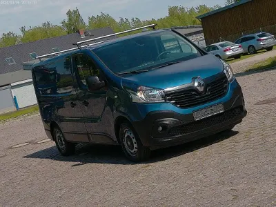 Gebraucht Renault Trafic Komfort 125 PS (91 kW) 2017 Blau Van / Kleinbus