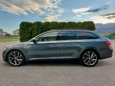 Gebraucht Skoda Superb SportLine 200 PS (147 kW) 2021 Grau Kombi