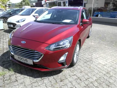Gebraucht Ford Focus Titanium 125 PS (91 kW) 2019 Rubyrot (metallic) Kombi
