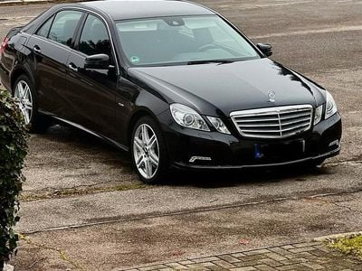 Gebraucht Mercedes E250 204 PS (150 kW) 2009 Schwarz Limousine