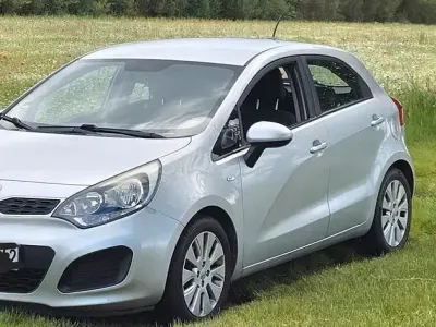 Gebraucht Kia Rio Edition 7 86 PS (63 kW) 2013 Silber Limousine