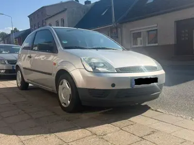 Gebraucht Ford Fiesta 60 PS (44 kW) 2004 Silber Kleinwagen