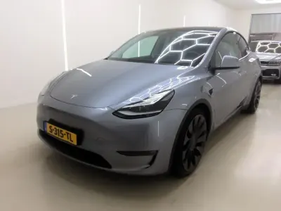 Second-hand Tesla Model Y Performance 350 kW (477 CP) 2023 Gri SUV