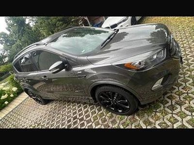 Grau Gebraucht 2017 Ford Kuga ST-Line SUV | 14.900 € (Fairer Preis)