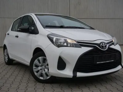 Gebraucht Toyota Yaris 69 PS (50 kW) 2015 Super white 2 Kleinwagen