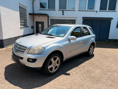 Gebraucht Mercedes ML320 224 PS (164 kW) 2007 Silber SUV