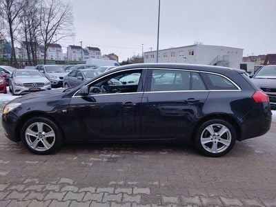 Usado Opel Insignia Active 160 HP (117 kW) 2013 Preto Carrinha