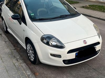 Gebraucht Fiat Punto 105 PS (77 kW) 2013 Weiß Kleinwagen