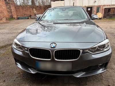 Gebraucht BMW 320 184 PS (135 kW) 2014 Grau Limousine