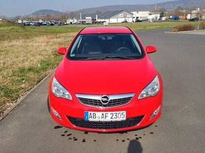Gebraucht Opel Astra Eco 101 PS (74 kW) 2011 Rot Limousine