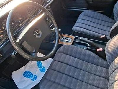 Usata Mercedes 190 105 CV (77 kW) 1990 Bianco Berlina