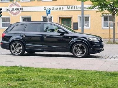 Schwarz Gebraucht 2011 Audi Q7 Black Edition SUV | 18.900 € (Fairer Preis)