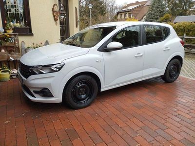 Gebraucht Dacia Sandero 67 PS (49 kW) 2021 Weiß Limousine