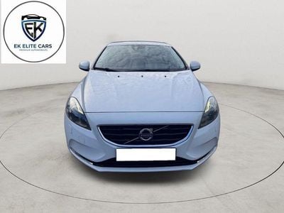 Second-hand Volvo V40 You! 114 CP (83 kW) 2014 Alb Berlinǎ