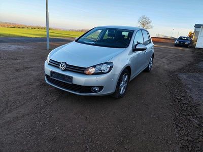 Gebraucht VW Golf VI Team 105 PS (77 kW) 2011 Silber Kleinwagen