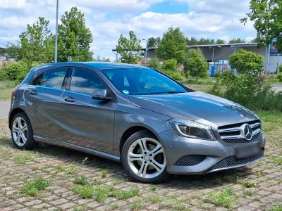 Gebraucht Mercedes A200 Urban 136 PS (100 kW) 2012 Grau Kleinwagen