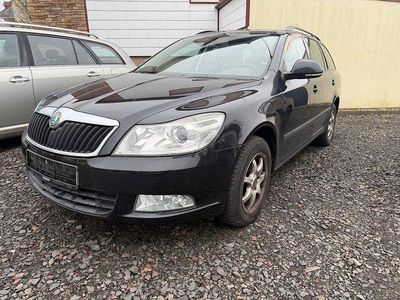 Schwarz Gebraucht 2012 Skoda Octavia Family Kombi | 3.490 € (Guter Preis)