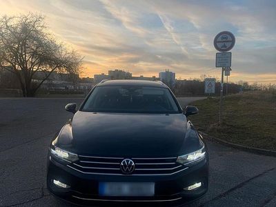 Gebraucht VW Passat 150 PS (110 kW) 2021 Grau Kombi
