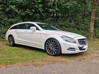 Weiß Gebraucht 2013 Mercedes CLS350 Shooting Brake Kombi | 25.999 €
