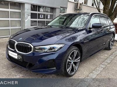 Gebraucht BMW 330e Sport Line 292 PS (214 kW) 2024 Blau Limousine
