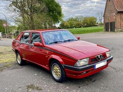 Gebraucht Alfa Romeo 75 120 PS (88 kW) 1992 Rot Limousine