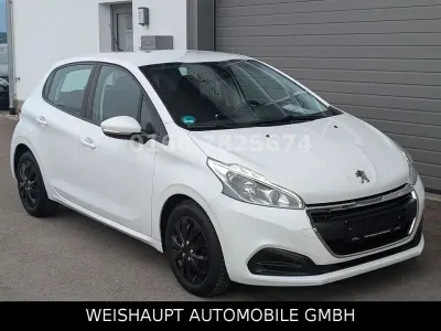 Gebraucht Peugeot 208 Active 102 PS (75 kW) 2019 Weiß Kleinwagen