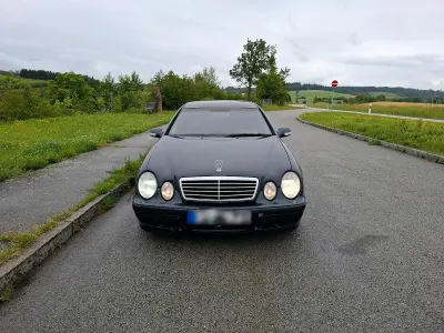 Gebraucht Mercedes CLK230 193 PS (141 kW) 2003 Schwarz Coupé