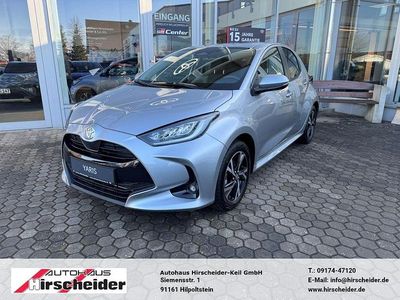 Neu Toyota Yaris Hybrid Comfort 117 PS (86 kW) 2026 Silber Limousine