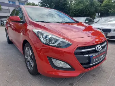Gebraucht Hyundai i30 136 PS (100 kW) 2016 Rot Limousine