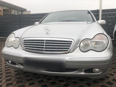 Second-hand Mercedes E200 129 CP (94 kW) 2002 Argintiu Berlinǎ
