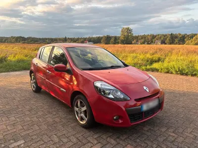 Gebraucht Renault Clio 75 PS (55 kW) 2010 Rot Kleinwagen