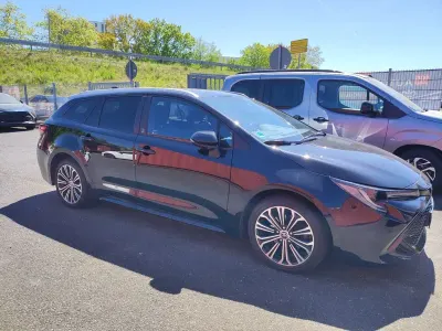 Begagnad Toyota Corolla Team 184 HK (135 kW) 2022 Svart Kombi