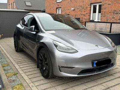 Silber Gebraucht 2024 Tesla Model Y Performance SUV | 44.500 € (Teuer)